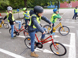 Fahrräder mögen sich ändern, aber Radfahren ist zeitlos  Fahrräder mögen sich ändern, aber Radfahren ist zeitlos