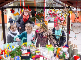 Weihnachtsmarkt in der Grundschule Weihnachtsmarkt in der Grundschule