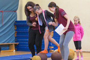 Sporttag – Buntes Treiben auf dem Gelände der weiterführenden Schule Sporttag – Buntes Treiben auf dem Gelände der weiterführenden Schule