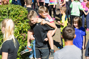 Sporttag – Buntes Treiben auf dem Gelände der weiterführenden Schule Sporttag – Buntes Treiben auf dem Gelände der weiterführenden Schule