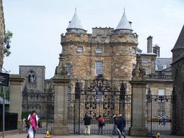 Studienreise nach Edinburgh der gymnasialen Jahrgangsstufen 7 und 8 Studienreise nach Edinburgh der gymnasialen Jahrgangsstufen 7 und 8