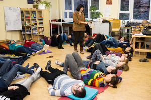 Vom Klang des Körpers – Zwischen Zimbeln, Drums und Klangschalen Vom Klang des Körpers – Zwischen Zimbeln, Drums und Klangschalen