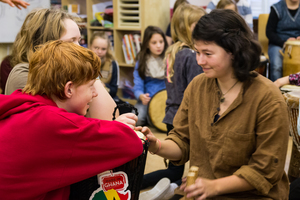 Vom Klang des Körpers – Zwischen Zimbeln, Drums und Klangschalen Vom Klang des Körpers – Zwischen Zimbeln, Drums und Klangschalen