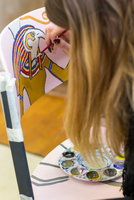 Wilde Locken – Bunte Stühle. Eine Schule macht Kunst Wilde Locken – Bunte Stühle. Eine Schule macht Kunst