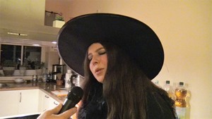 Hilfe der Faust geht um! Hilfe der Faust geht um!