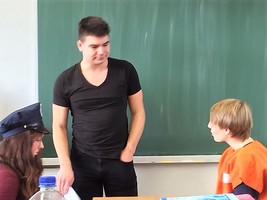 Hilfe der Faust geht um! Hilfe der Faust geht um!