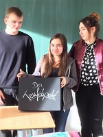 Hilfe der Faust geht um! Hilfe der Faust geht um!