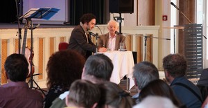 Eine Ehrung dafür, Mensch zu sein Eine Ehrung dafür, Mensch zu sein