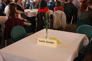 Eine Ehrung dafür, Mensch zu sein Eine Ehrung dafür, Mensch zu sein