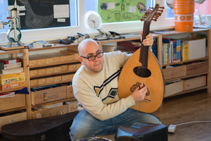 Eine Bande Musiker geht um im Schulhaus Eine Bande Musiker geht um im Schulhaus