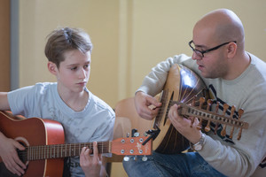 Eine Bande Musiker geht um im Schulhaus Eine Bande Musiker geht um im Schulhaus