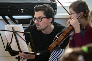 Eine Bande Musiker geht um im Schulhaus Eine Bande Musiker geht um im Schulhaus