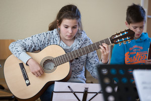 Eine Bande Musiker geht um im Schulhaus Eine Bande Musiker geht um im Schulhaus
