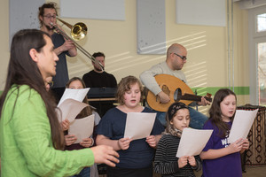 Eine Bande Musiker geht um im Schulhaus Eine Bande Musiker geht um im Schulhaus