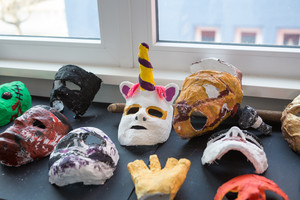 "Gestalte deinen eigenen Nischel" aus Pappmaschee "Gestalte deinen eigenen Nischel" aus Pappmaschee