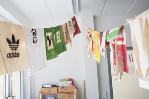 Graffiti sprayen auf Textilien Graffiti sprayen auf Textilien