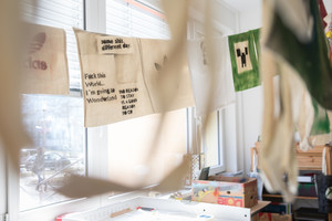 Graffiti sprayen auf Textilien Graffiti sprayen auf Textilien