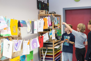 Kunst wäscht den Staub des Alltags von der Seele Kunst wäscht den Staub des Alltags von der Seele