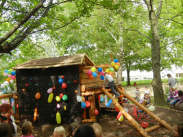 Baumhaus an Kinder übergeben Baumhaus an Kinder übergeben