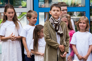 Königin Montessori zwinkert mit den Augen Königin Montessori zwinkert mit den Augen
