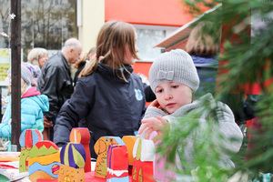 Weihnachtsmarkt in der Grundschule Weihnachtsmarkt in der Grundschule