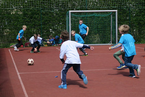 Frühling, Sonne, Fußballschuhe Frühling, Sonne, Fußballschuhe