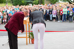 Endlich – Unser neues Schulhaus wird eingeweiht Endlich – Unser neues Schulhaus wird eingeweiht