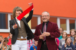 Endlich – Unser neues Schulhaus wird eingeweiht Endlich – Unser neues Schulhaus wird eingeweiht