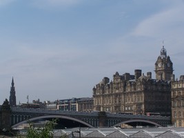 Studienreise nach Edinburgh der gymnasialen Jahrgangsstufen 7 und 8 Studienreise nach Edinburgh der gymnasialen Jahrgangsstufen 7 und 8