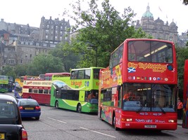 Studienreise nach Edinburgh der gymnasialen Jahrgangsstufen 7 und 8 Studienreise nach Edinburgh der gymnasialen Jahrgangsstufen 7 und 8