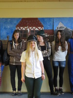 Theater, Theater, der Vorhang geht auf... Theater, Theater, der Vorhang geht auf...