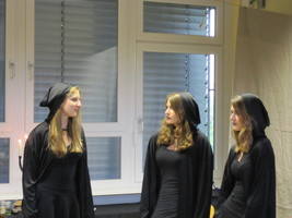 Theater, Theater, der Vorhang geht auf... Theater, Theater, der Vorhang geht auf...