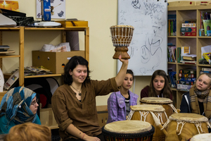 Vom Klang des Körpers – Zwischen Zimbeln, Drums und Klangschalen Vom Klang des Körpers – Zwischen Zimbeln, Drums und Klangschalen