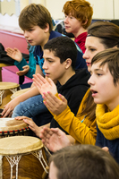 Vom Klang des Körpers – Zwischen Zimbeln, Drums und Klangschalen Vom Klang des Körpers – Zwischen Zimbeln, Drums und Klangschalen