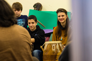 Vom Klang des Körpers – Zwischen Zimbeln, Drums und Klangschalen Vom Klang des Körpers – Zwischen Zimbeln, Drums und Klangschalen