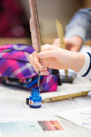 Wilde Locken – Bunte Stühle. Eine Schule macht Kunst Wilde Locken – Bunte Stühle. Eine Schule macht Kunst