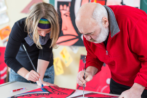 Wilde Locken – Bunte Stühle. Eine Schule macht Kunst Wilde Locken – Bunte Stühle. Eine Schule macht Kunst