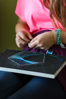 Wilde Locken – Bunte Stühle. Eine Schule macht Kunst Wilde Locken – Bunte Stühle. Eine Schule macht Kunst