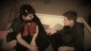 Hilfe der Faust geht um! Hilfe der Faust geht um!