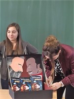 Hilfe der Faust geht um! Hilfe der Faust geht um!