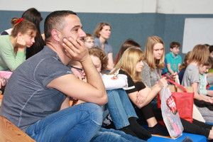 „Hujambo Habari“  -  „Hallo, wie geht‘s?“ „Hujambo Habari“  -  „Hallo, wie geht‘s?“