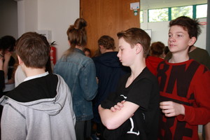 „Hujambo Habari“  -  „Hallo, wie geht‘s?“ „Hujambo Habari“  -  „Hallo, wie geht‘s?“