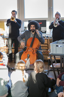 Eine Bande Musiker geht um im Schulhaus Eine Bande Musiker geht um im Schulhaus