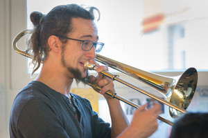 Eine Bande Musiker geht um im Schulhaus Eine Bande Musiker geht um im Schulhaus