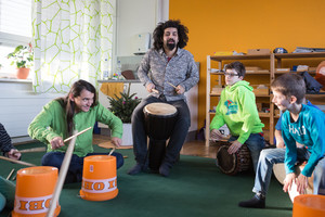 Eine Bande Musiker geht um im Schulhaus Eine Bande Musiker geht um im Schulhaus