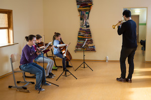 Eine Bande Musiker geht um im Schulhaus Eine Bande Musiker geht um im Schulhaus