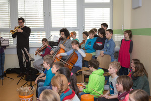 Eine Bande Musiker geht um im Schulhaus Eine Bande Musiker geht um im Schulhaus