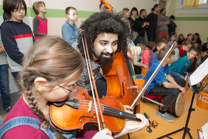 Eine Bande Musiker geht um im Schulhaus Eine Bande Musiker geht um im Schulhaus