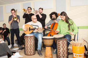 Eine Bande Musiker geht um im Schulhaus Eine Bande Musiker geht um im Schulhaus