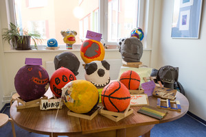 "Gestalte deinen eigenen Nischel" aus Pappmaschee "Gestalte deinen eigenen Nischel" aus Pappmaschee